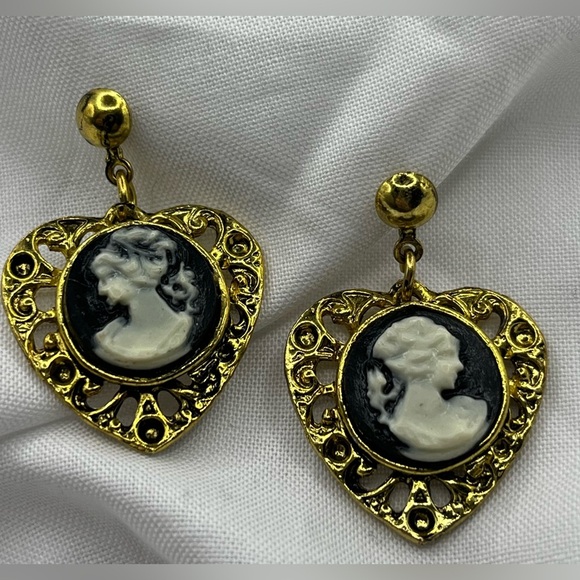 Vintage Gold Heart Drop Earrings with Cameo Silhouette - Picture 1 of 3
